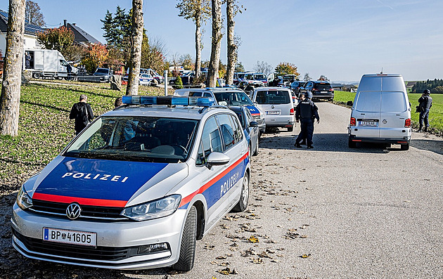 Vraždící myslivec v Rakousku má „seznam smrti“. Policie chrání 50 lidí