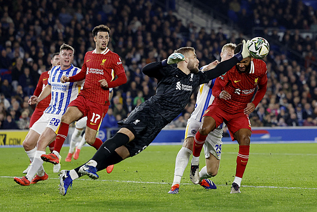 Další skvělý zákrok! Jaroš se v základu Liverpoolu předvedl, kouč Slot chválil