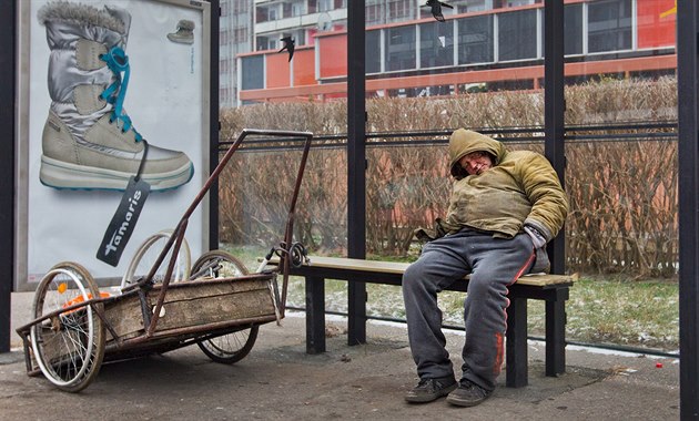 Bezdomovci často odmítají pomoc a nechtějí z ulice. Řešením může být chudobinec