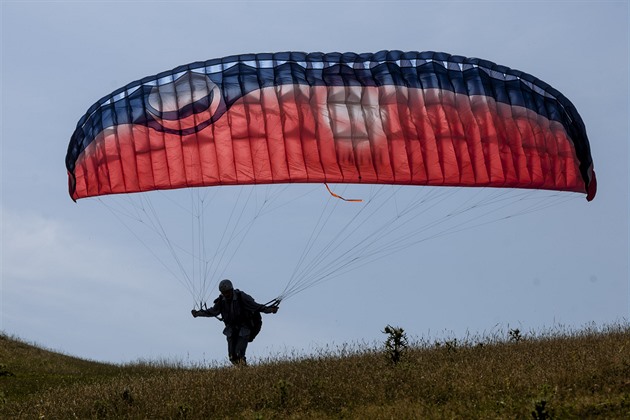 Druhá smrt při paraglidingu v Indii. Zemřela Češka poté, co narazila do hory