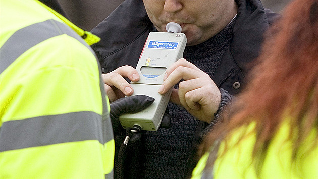 Muž byl tak opilý, že na něj nestačil alkoholtester. Hlídka to zažila poprvé