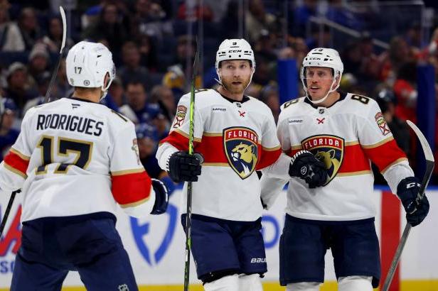 

Barkov doma v Tampere dotáhl Floridu k výhře, poprvé v sezoně si za Panthers zahrál Nosek

