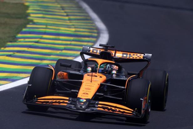 

McLareny byly ve sprintové kvalifikaci nejrychlejší, pole position si vyjel Piastri

