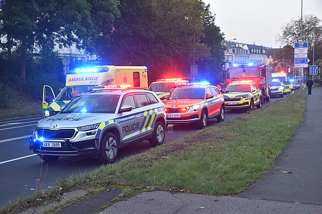 Nehoda na Karlovarsku zastavila hlavní tah na Prahu, objíždí se přes Bochov