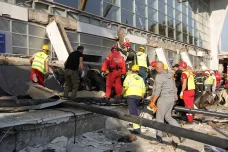 Zhroucení přístřešku na nádraží v Srbsku nepřežilo třináct lidí