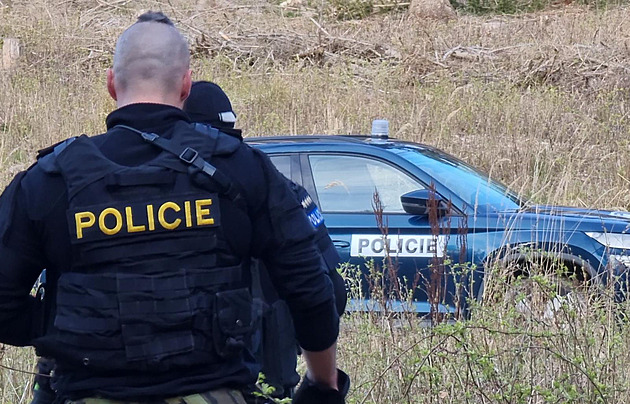 Na Hodonínsku zmizel muž. Policisté ho hledají na člunech i z vrtulníku