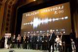 OBRAZEM: Film Válečný zpravodaj měl slavnostní premiéru. Dorazil i ukrajinský pekař Oleg s rodinou