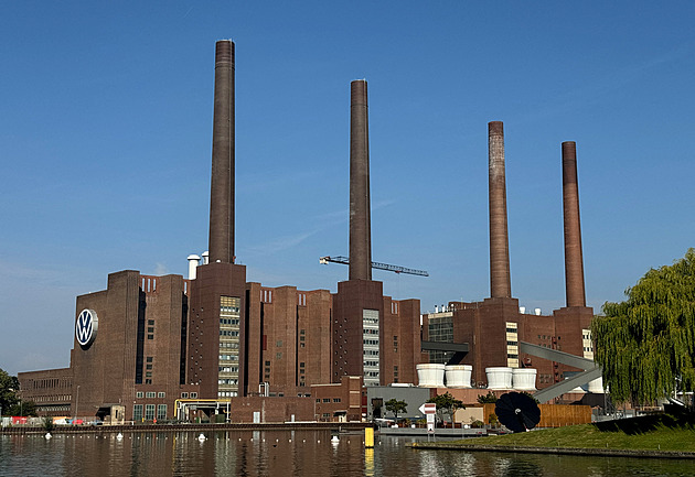 Wolfsburg žije hlavně díky automobilům. Místní se teď bojí, co bude dál