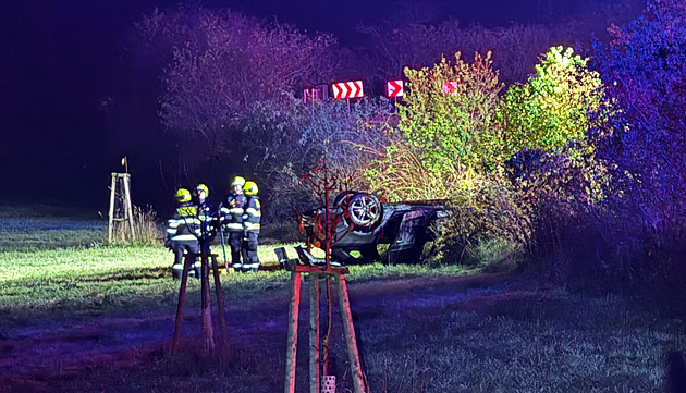 Auto skončilo na střeše, byli v něm dva opilci. Ani jeden z nás neřídil, tvrdili