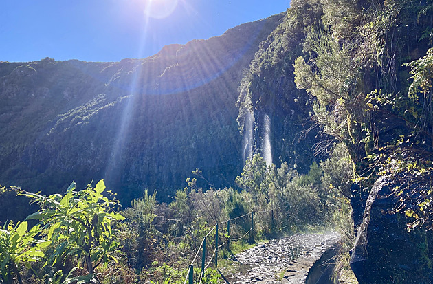 Madeira zpoplatní tři desítky turistických stezek, chce omezit počet turistů