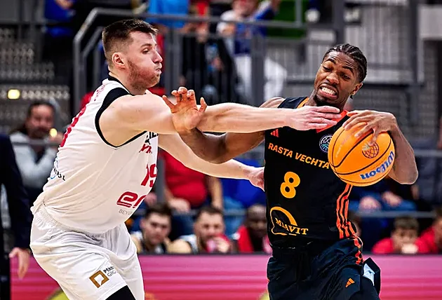 Basketbalisté Nymburka mohou již v Německu slavit postup v Lize mistrů