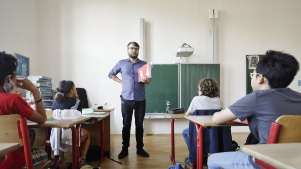 Návrat k biflování? Ministerstvo v tichosti mění reformu vzdělávání, školám chce učivo opět diktovat