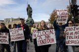 ‚Vy jste odpovědní.‘ Tisíce Srbů protestují proti korupci po pádu střechy v Novém Sadu, která zabila 14 lidí