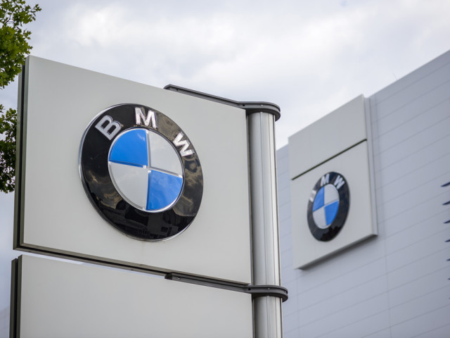 Další rána pro autoprůmysl v Německu. BMW se potýká s propadem o 84 procent