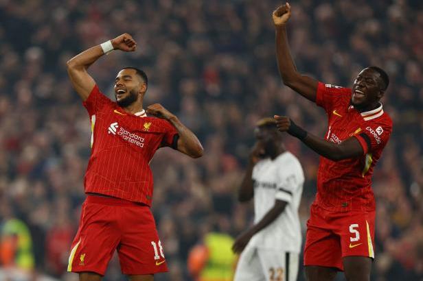 

Liverpool deklasoval Leverkusen a má čtvrtou výhru, Krejčí si dal proti Eindhovenu vlastní gól

