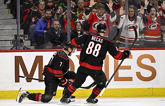 Nečas v NHL bodoval posedmé v řadě, mezi střelce se zapsal i Ivan