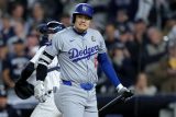 Ohtani je po operaci. Hvězdný baseballista Dodgers dohrával Světovou sérii s vykloubeným ramenem