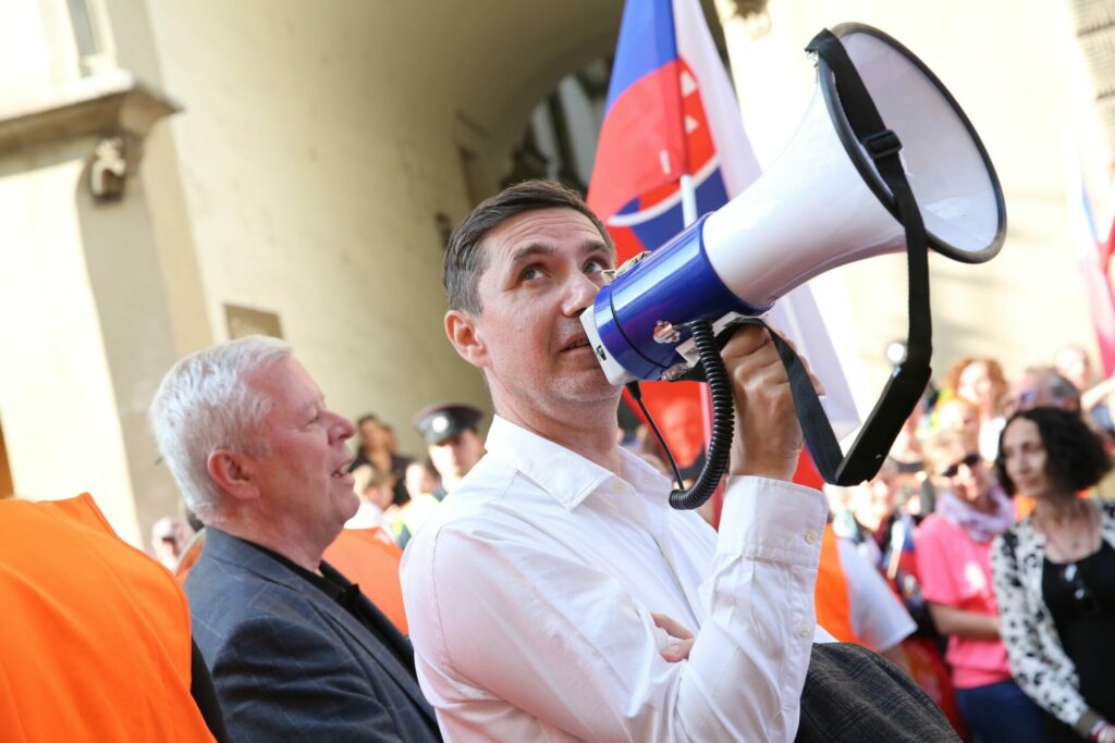 Vrabel burcuje poslední fanoušky: Na Muzeum! Při protestu chtějí odstranit vlajku Ukrajiny. Dopadne to jako vždy