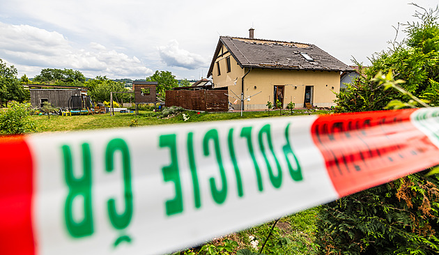 Z vykradení domu po výbuchu jsou podezřelí dva recidivisté, hrozí jim tři roky