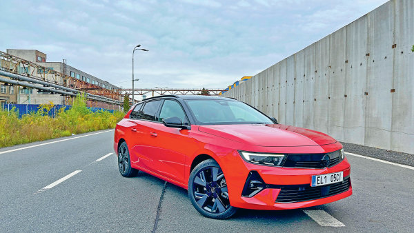 Opel Astra ST EV: Přehlížený rodinný kombík dozásuvky