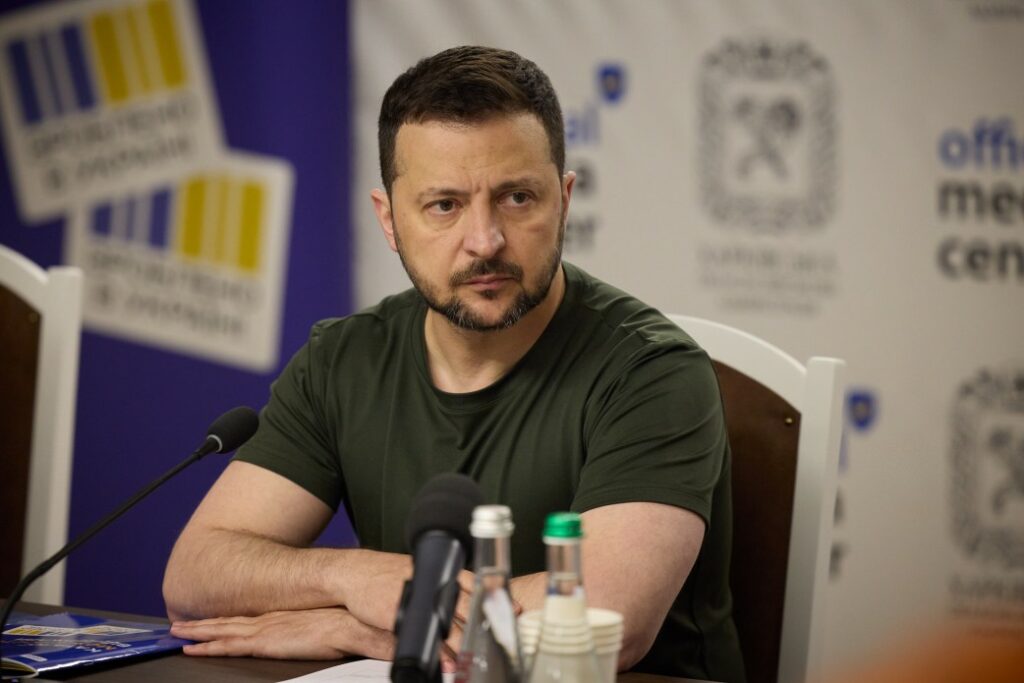 Ústupky Rusku jsou nepřijatelné a sebevražedné, varoval Zelenskyj