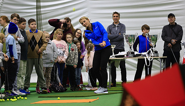 Nafukovací halu pro golf chrání sítě, bez nich by trénink nevydržela