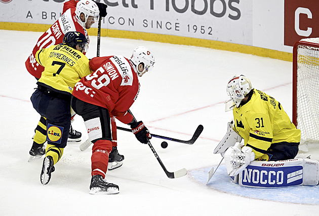 Hokejisté Švédska prohráli i druhý zápas v sezoně, Švýcarům podlehli v nájezdech