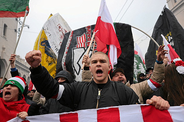 „Bílá země, bílí lidé.“ Pravicové radikály podpořila i opozice v čele s Kaczyńským