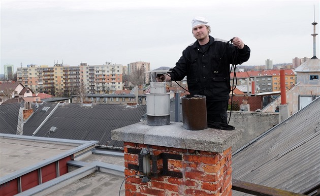 Česku chybějí řemeslníci. Na kominíka se čeká déle než měsíc, zjistil průzkum