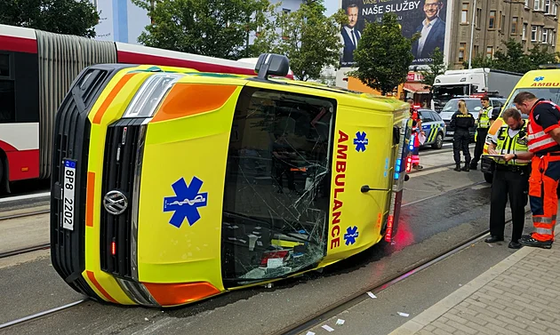 Majákům uhněte vždycky. Kvůli nim můžete vjet i do křižovatky na červenou