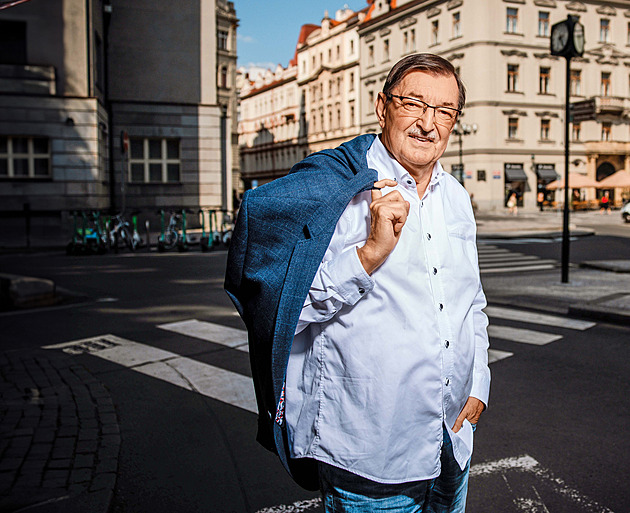 Zpěvačku bych si nevzal. Skladatel Barták o Bartošové, Patrasové i smrti Hrzána