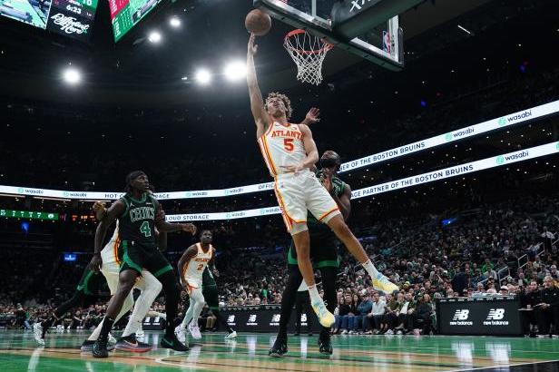 

Zraněný Krejčí sledoval, jak Atlanta bez Younga udolala šampiona NBA

