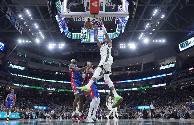 Adetokunbo nasázel Detroitu 59 bodů, Cleveland je v NBA dál stoprocentní