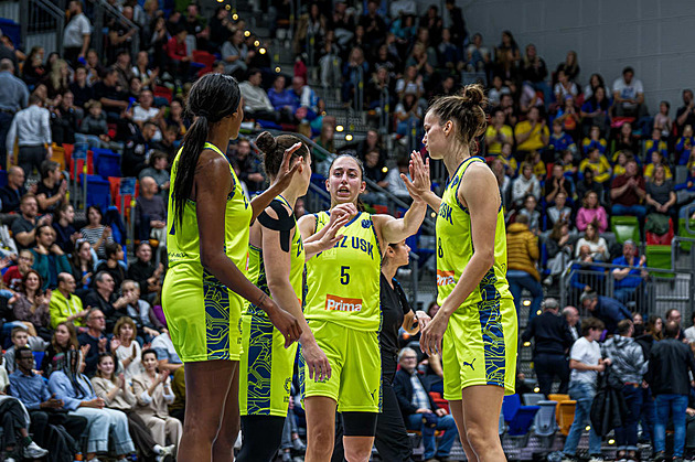 Bizarní souboj. Basketbalistky USK Praha deklasovaly chomutovského nováčka 111:21