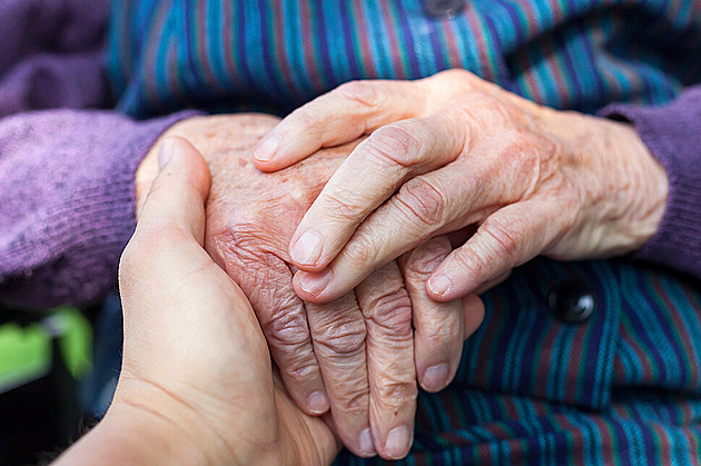 Evropský regulátor částečně schválil lék na Alzheimera, původně jej nedoporučil