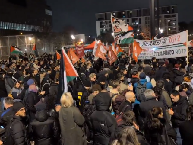 OBRAZEM: Poloprázdný stadion, tisíce policistů. Paříž žije přísně střeženým zápasem s Izraelci