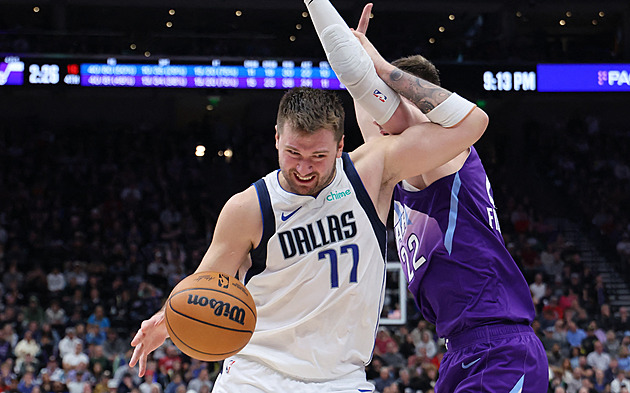 Utah v NBA slaví první domácí výhru, pomohla mu obranná chyba Dončiče