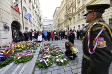 Před Hlávkovou kolejí se připomněla důležitost dialogu