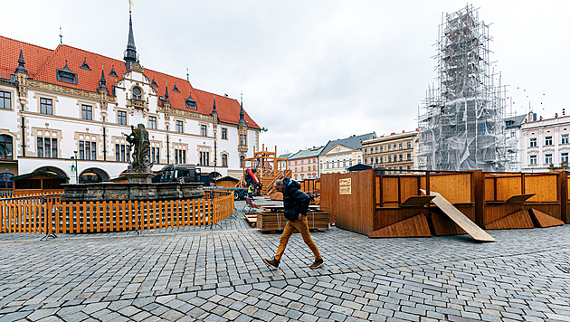 Přijeli si zabruslit, po půl hodině ale kvůli dírám kluziště v Olomouci zavřelo