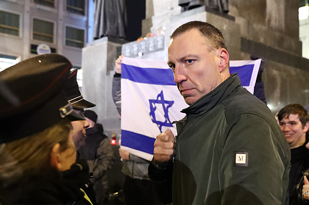 „Nebojím se.“ Pražský zastupitel se na propalestinské demonstraci zastal Izraelců