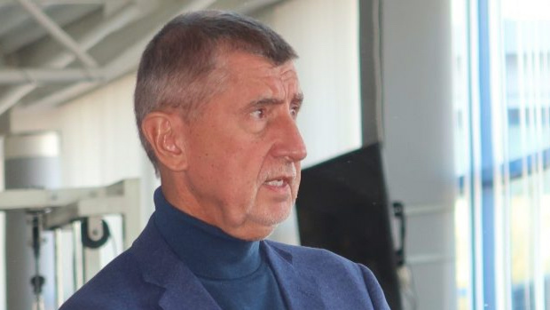 Že nedržíš hubu alespoň v tenhle den. Babiš to za svá slova ostře schytal od legendárního hokejisty