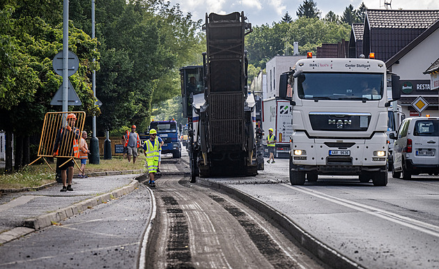 Zimní přestávka opravy hlavního tahu vrátí do Říčan kamiony, okolním obcím se uleví