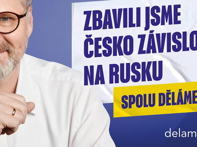 Petru Fialovi bílá košile bez saka nesedí