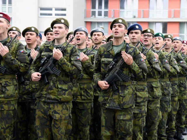 Svou vlast by podle průzkumu bránila jen necelá třetina Čechů, nejvíc Husákovy děti