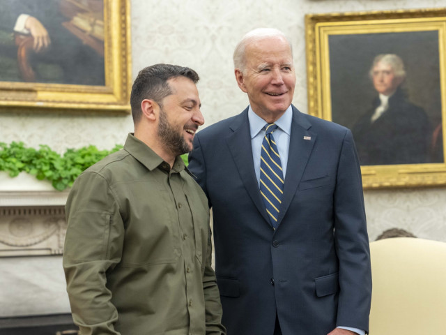 Biden schválil další pomoc Ukrajině. USA dodají Kyjevu protipěchotní miny