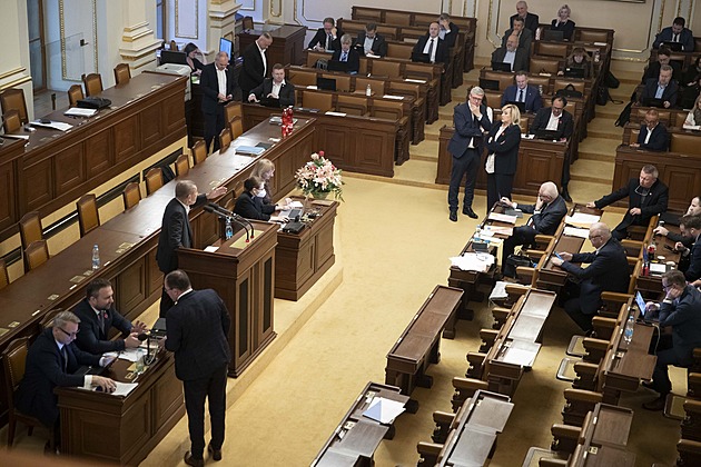 Neví se, jak to bude s platy politiků. V lednu přijde chaos, varují právníci