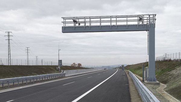 První soukromá dálnice prolomí ještě jedno tabu: bude plná měřičů rychlosti. K nápadu se nikdo nehlásí