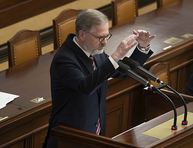 Naši občané nepracují hůř než občané Německa, hájí Fiala slib německých platů