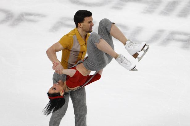 

Fabbri s Guignardovou jsou po rytmickém tanci v čele Grand Prix v Číně, mužům kraloval Sato

