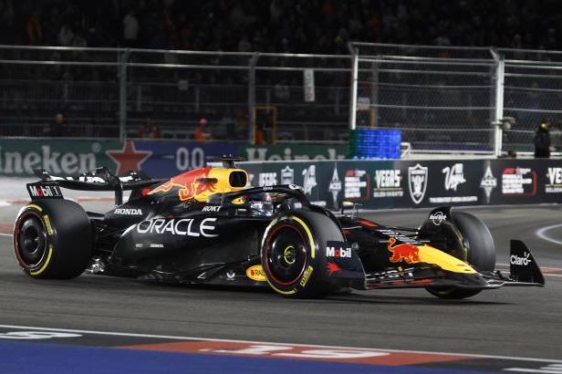 

Verstappen slaví čtvrtý titul ve formuli 1

